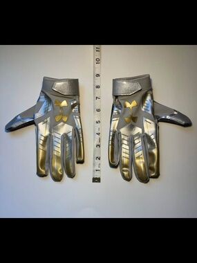 Under Armour YOUTH football “Lock Down” gloves
